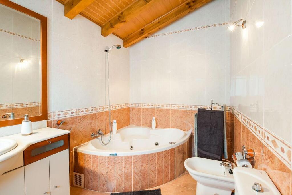 レイツァ Magnifica Casa Con Jardin, Bbq E Hidromasajeヴィラ エクステリア 写真